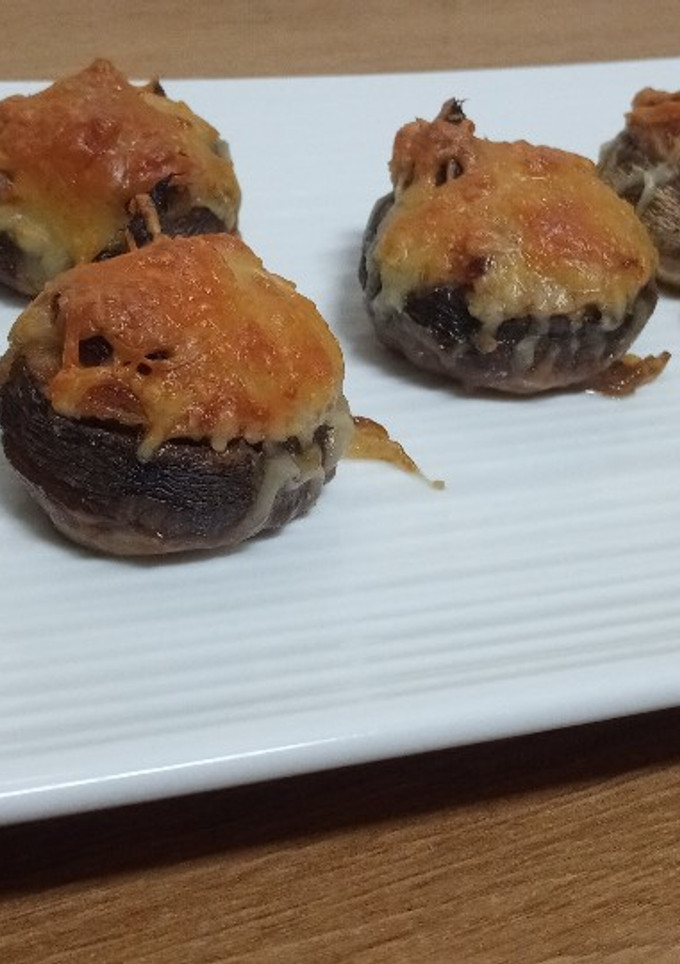 Una foto de ✅🗣📢 Champiñones rellenos de atún y queso fresco🍄