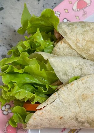 รูปของ 🌯 รวมมิตร หมู กุ้ง หมึก ปลา คั่วพริกเกลือห่อแป้งตอติญ่า Wrap