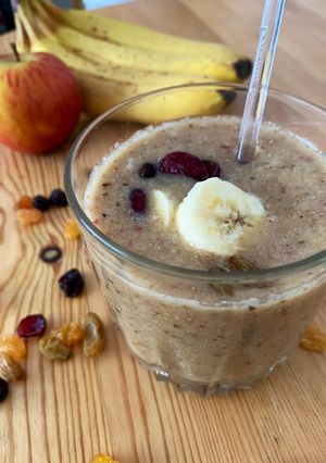 A picture of Apple Banana with Dried fruits Smoothie.