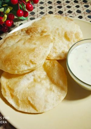 A picture of Poori with Basundi.