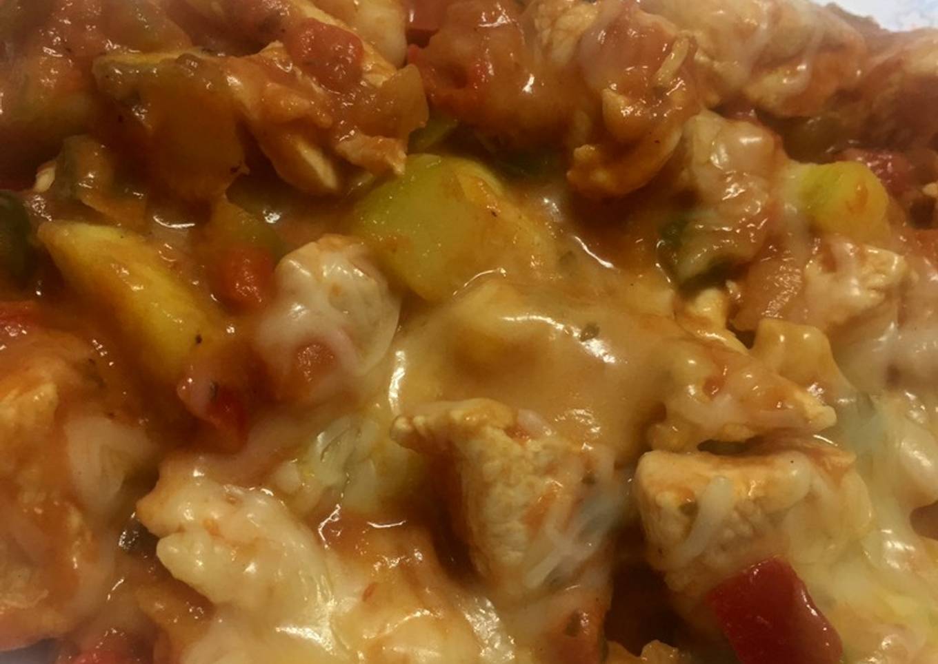 Pollo estilo campero con queso fundido