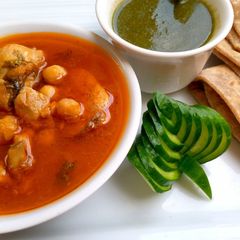 A picture of Murgh cholay.