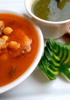 A picture of Murgh cholay.