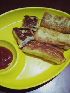 A picture of Bread roll fry.