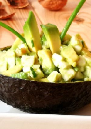 Foto principal de Aguacates rellenos con mozzarella y nueces