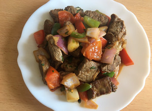 Una foto de Lomo saltado