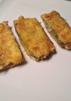 Avokádós burgonyával töltött rántott cukkini recept fotója