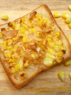 A picture of Toast with Corn and Butter.