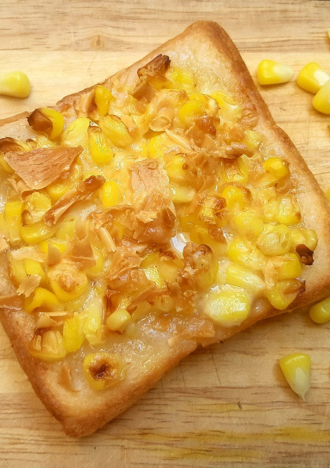 A picture of Toast with Corn and Butter.