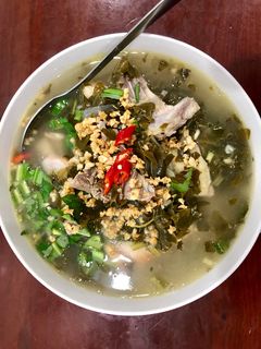 Hình của món Canh gà lá giang.