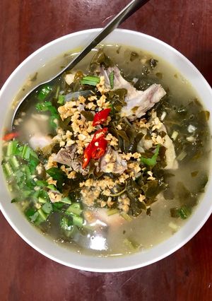 Hình của món Canh gà lá giang.