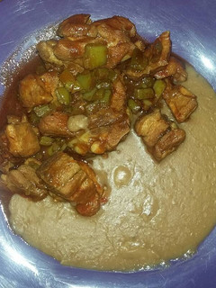 Una foto de Costillitas de puerco con nopales y chile colorado
