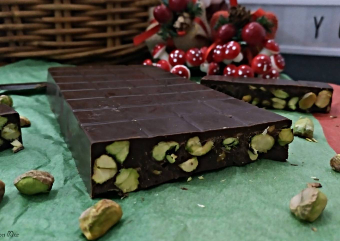 Turrón de chocolate negro y pistachos