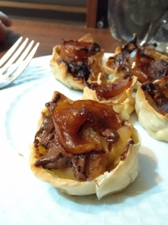 Una foto de Strudel de manzana fáciles! con tapas de empanada