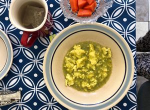 Una foto de Huevo en salsa verde
