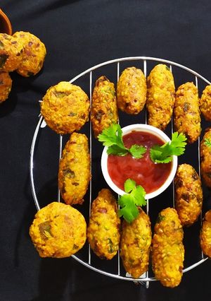 उड़द दाल पोहे के गोटा वड़े(Urad daal pohe ke gota vada recipe in Hindi) रेसिपी मुख्य फोटो
