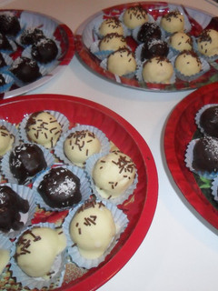 Una foto de Bolitas de coco (postre navideño)