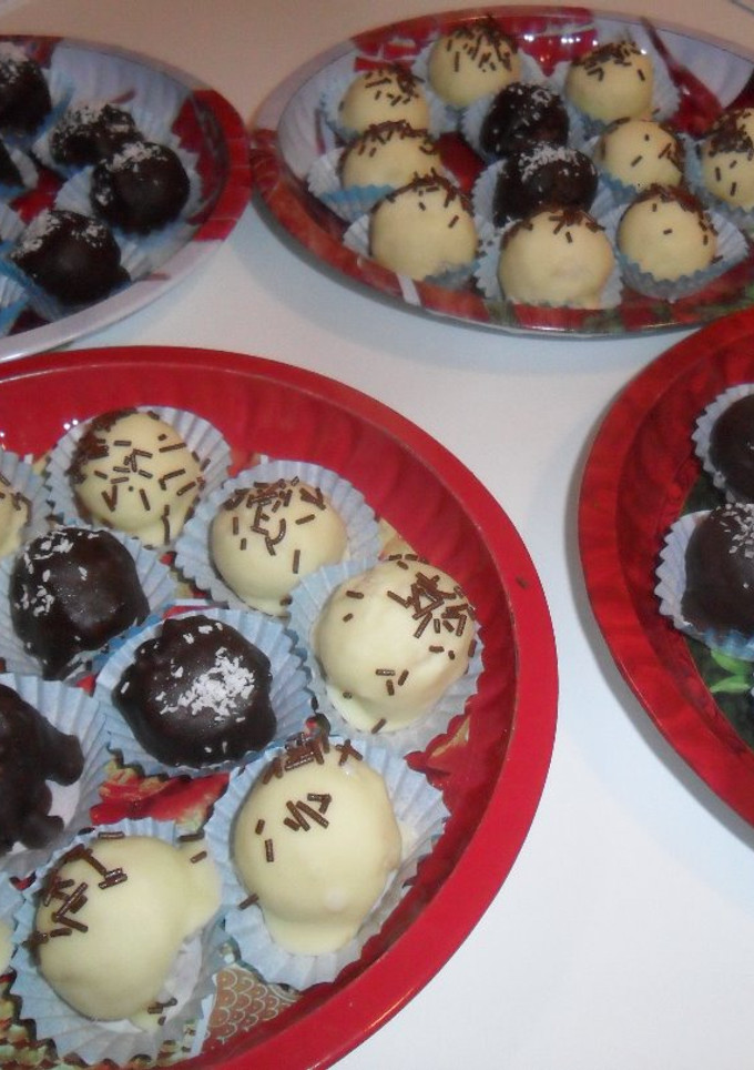 Una foto de Bolitas de coco (postre navideño)
