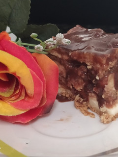 Una foto de Postre de milo con galleta 😋😝🥮🧁