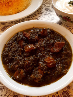 عکسی از دستور خورش آلو اسفناج