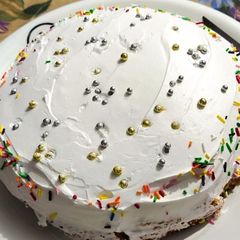 A picture of Tutti fruiti cream cake.