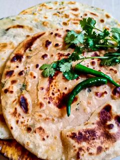 ধনেপাতার লাচ্ছা পরোটা(Dhonepatar laccha paratha recipe in Bengal রেসিপির প্রধান ছবি