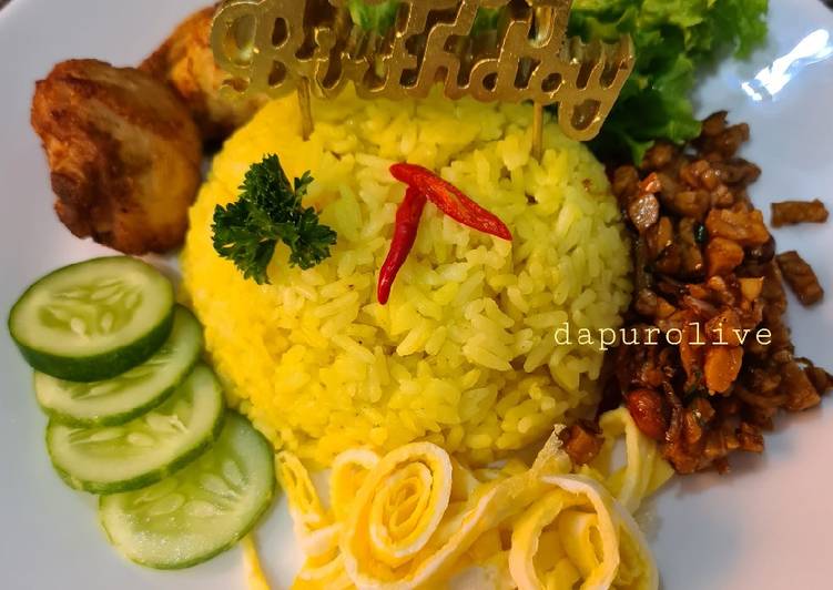 Resep Nasi Kuning Ricecooker yang Enak Banget