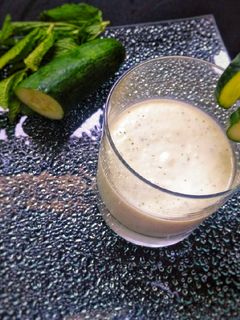 Una foto de Crema fría de pepino, yogur y menta