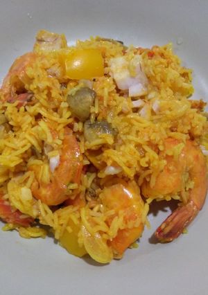 A picture of 番茄海鲜饭 Paella.
