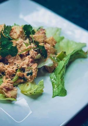 A picture of Crab and Apple  Salad.