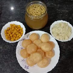 A picture of Pani poori.