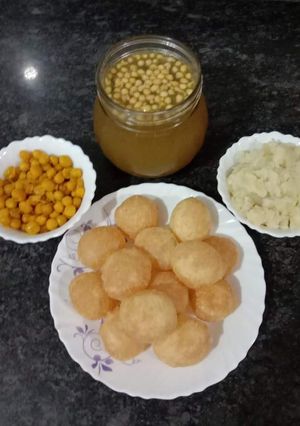 A picture of Pani poori.