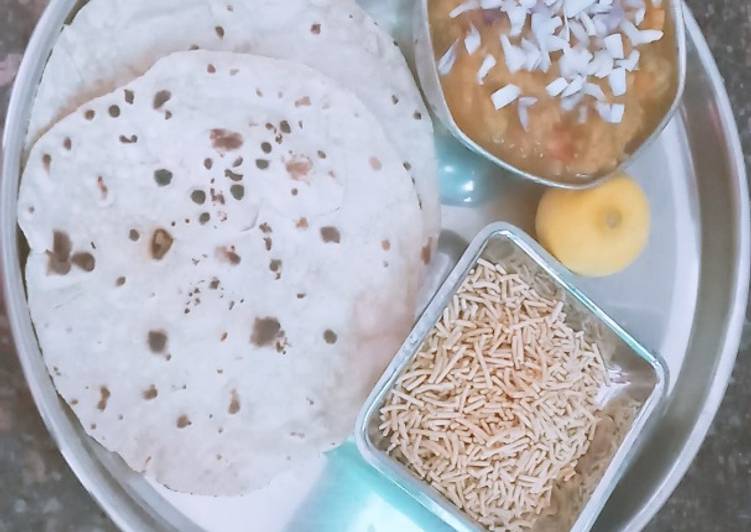 Steps to Prepare Favorite Pav bhaji with Indian bread and sev