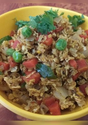 A picture of Vegetable oats upma.