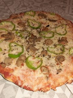 Una foto de Pizza vegetal