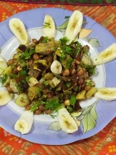 केले के छिलके की चाट kele ke chilke ki chaat recipe in Hindi) रेसिपी मुख्य फोटो