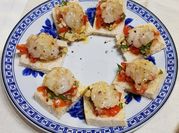 Una foto di antipasti con mazzancolle