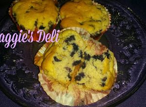 Una foto de Cupcakes integrales  de moras con avena
