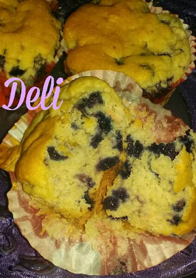Una foto de Cupcakes integrales  de moras con avena