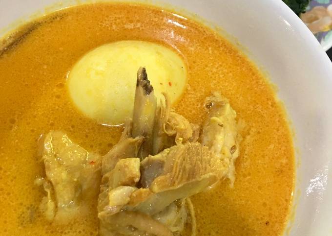 Gulai Ayam + Telor khas Minang