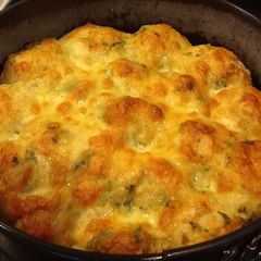 A picture of Cheesy pesto pull-apart.