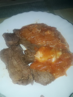 Una foto de Lomo de cerdo con salsa calabaza y huevo