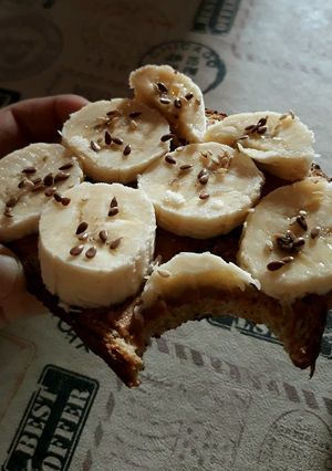 Una foto de Tostada con mantequilla de maní