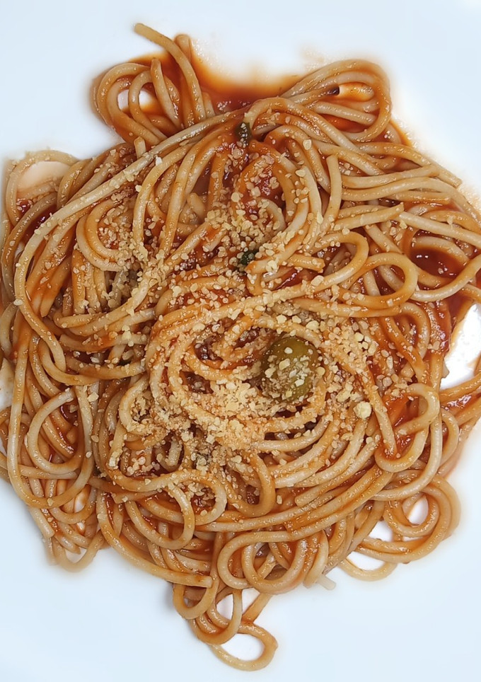 Una foto de LA FIESTA DE LA PASTA (Pasta a la puttanesca)