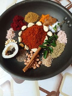 લસણ શીંગદાણા ની સુકી ચટણી (Garlic Peanut Dry Chutney Recipe In Gujarati) રેસીપી મુખ્ય ફોટો