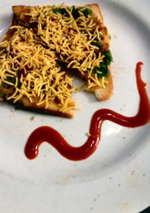 A picture of Aloo toast.