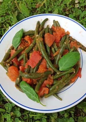 Une photo de Poêlée de haricots verts à la tomate 🍅