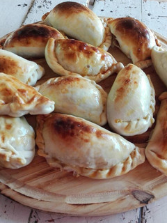 Una foto de Empanadas de Carne Cortada a Cuchillo