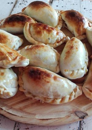 Una foto de Empanadas de Carne Cortada a Cuchillo