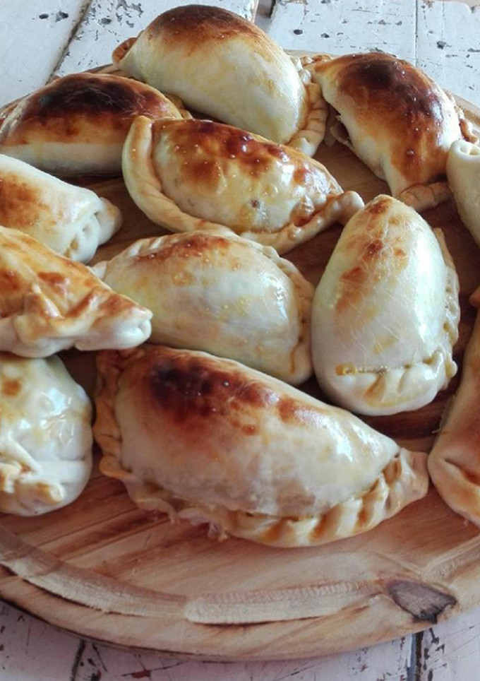 Una foto de Empanadas de Carne Cortada a Cuchillo